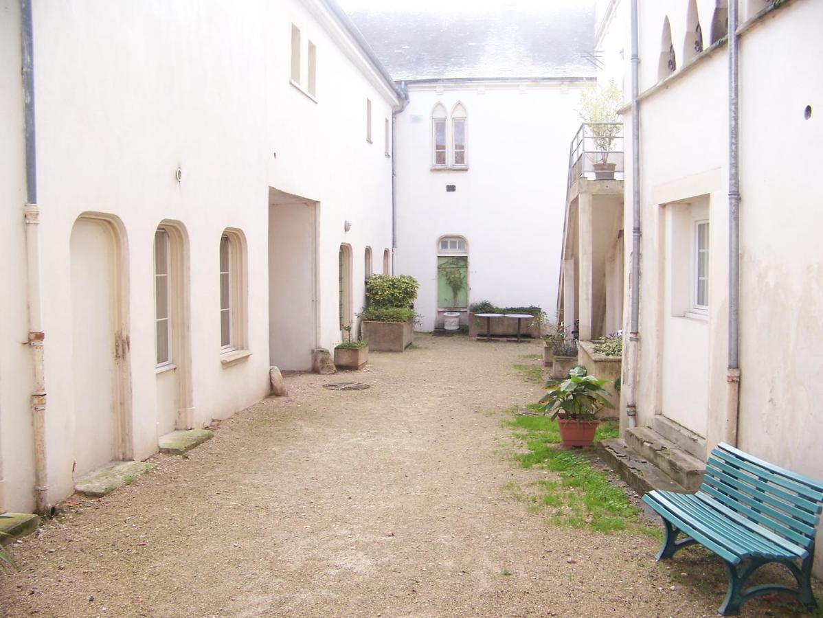 Charmant Studio Au Calme Tout Confort Dans Chateau Neo Gothique Proche Zenith Comet Orleans Parking Voiture Gratuit Wifi Haut Debit Rue Des Montees Экстерьер фото