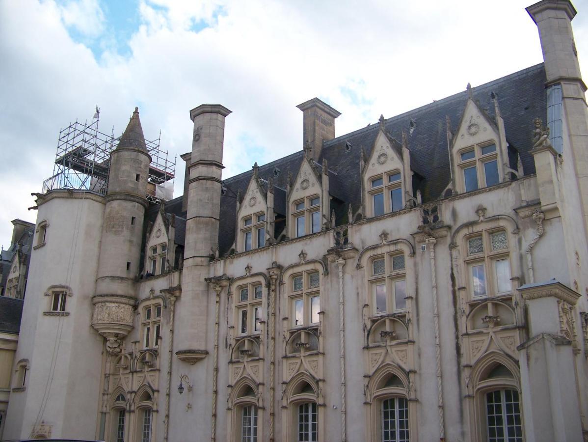 Charmant Studio Au Calme Tout Confort Dans Chateau Neo Gothique Proche Zenith Comet Orleans Parking Voiture Gratuit Wifi Haut Debit Rue Des Montees Экстерьер фото