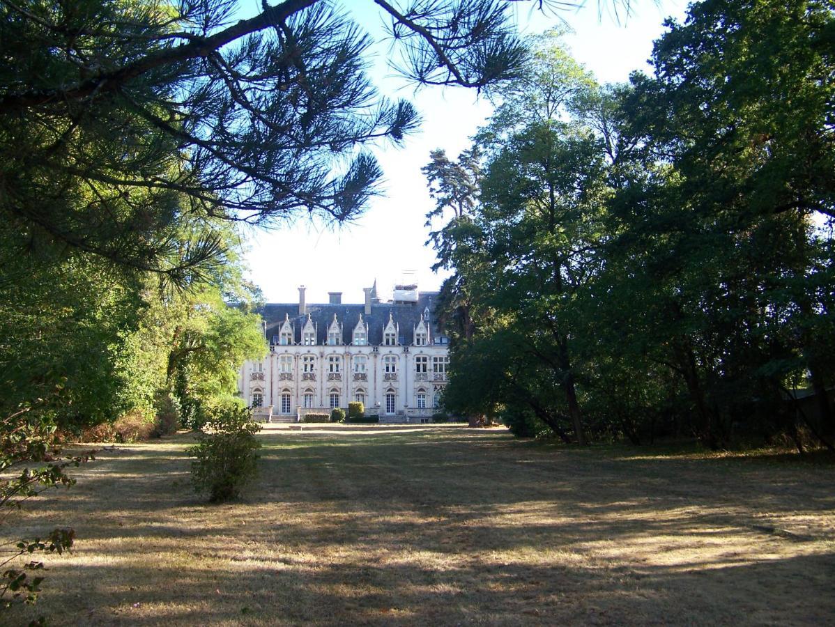 Charmant Studio Au Calme Tout Confort Dans Chateau Neo Gothique Proche Zenith Comet Orleans Parking Voiture Gratuit Wifi Haut Debit Rue Des Montees Экстерьер фото