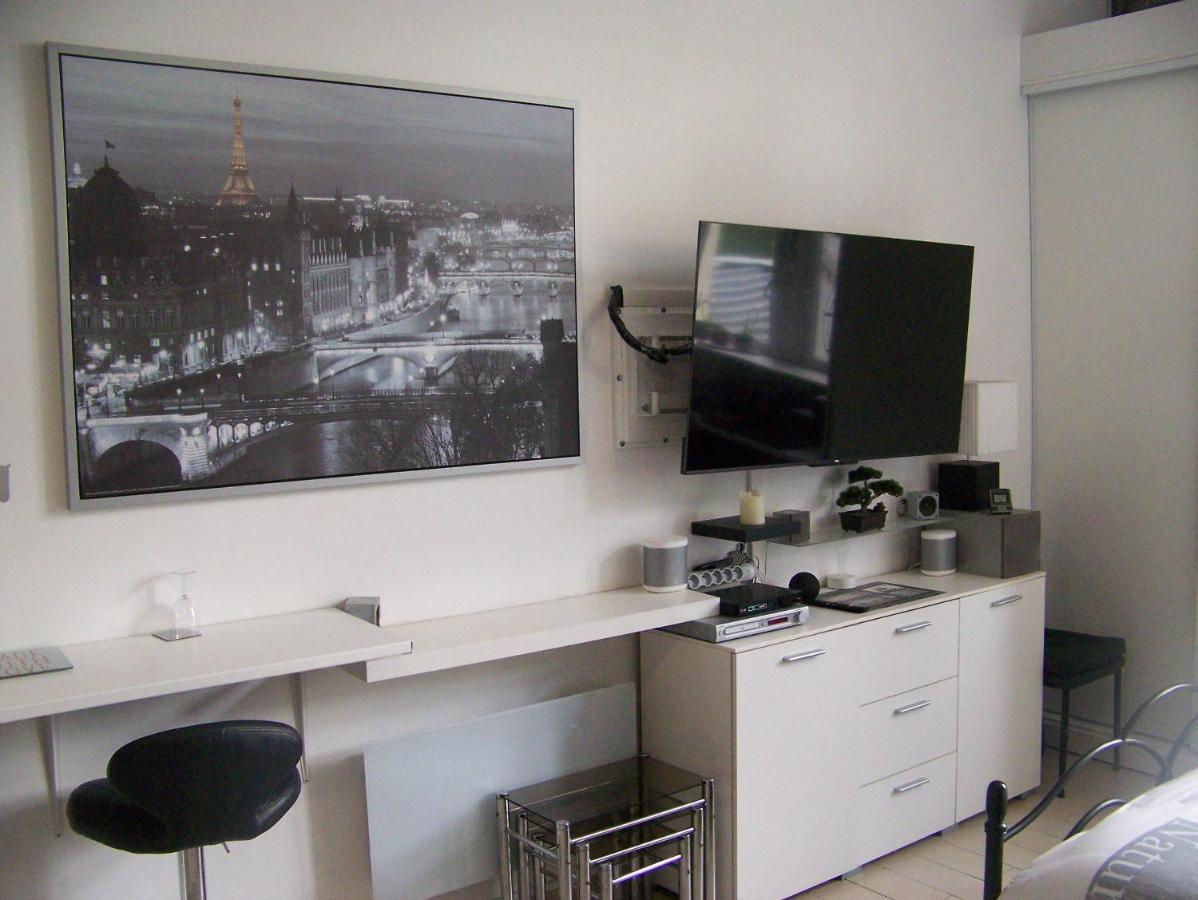 Charmant Studio Au Calme Tout Confort Dans Chateau Neo Gothique Proche Zenith Comet Orleans Parking Voiture Gratuit Wifi Haut Debit Rue Des Montees Экстерьер фото